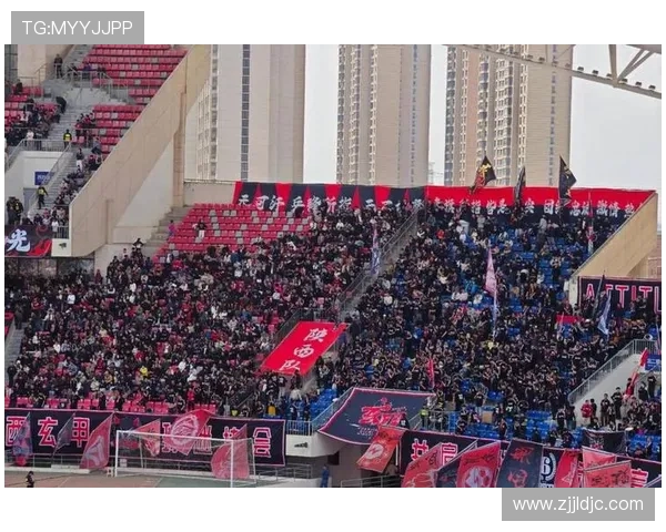 5.27日资讯 陕西联赛惨淡,阿兹拉克连替补都坐不上,教练非要搞全攻全守_队伍_赛季_战术